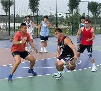 利物浦准备与对手进行友谊赛磨合战术的球员