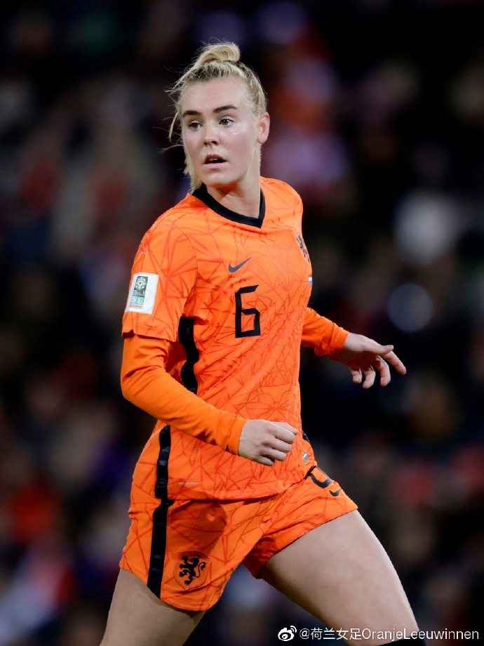 德国女足首次公开训练中场大将缺席